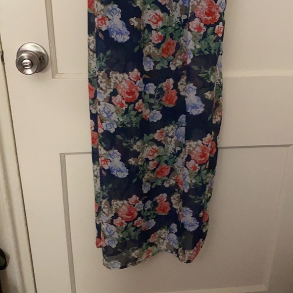 baileyblue floral maxi dress with slit size: S - Picture 2 of 7
